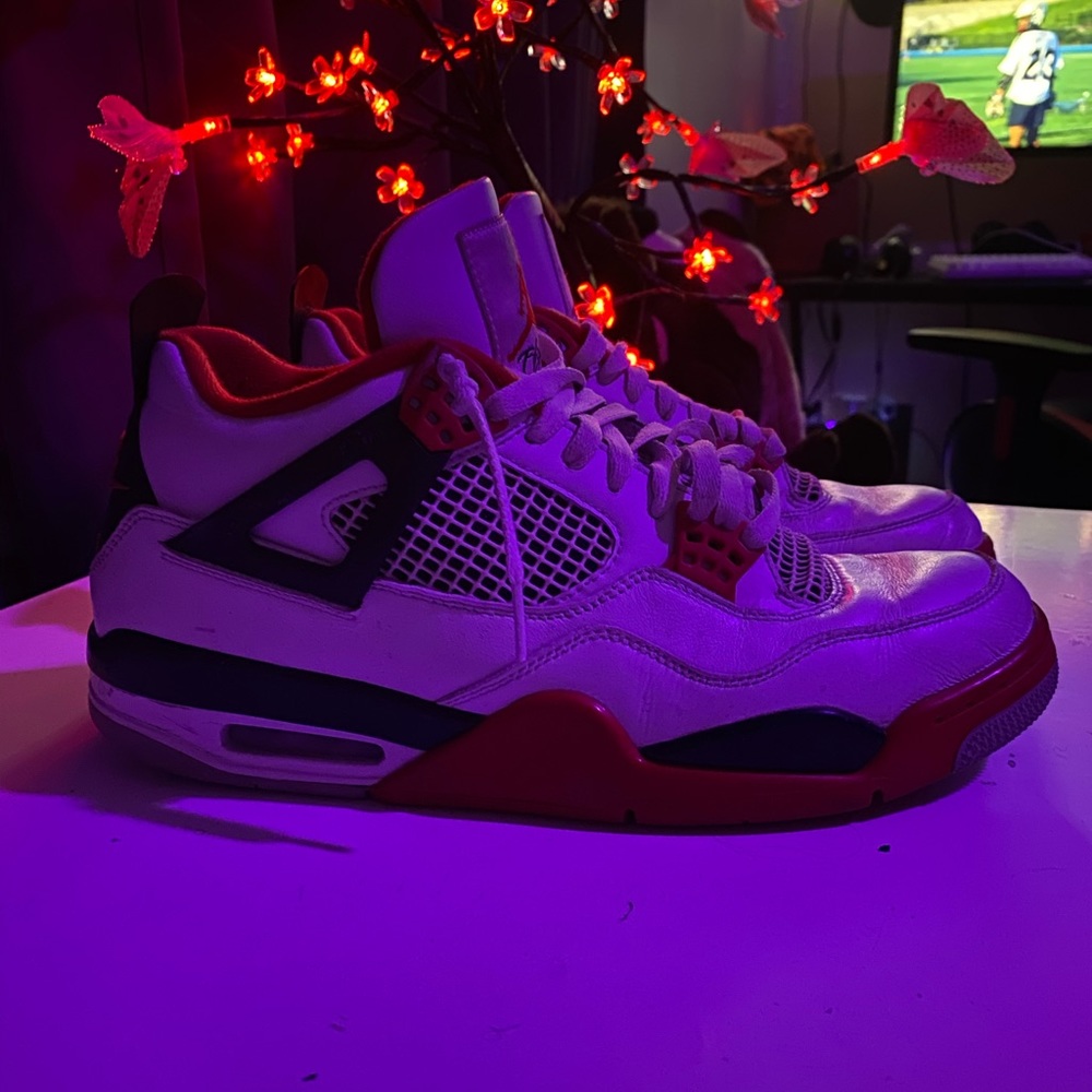 Jordan 4 “Fire Red”